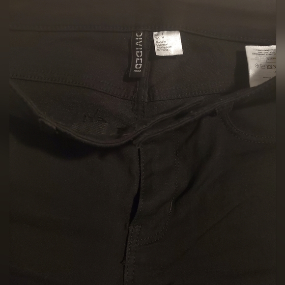 H&M Divided | Skinny High Jeans | Black | Size 4 - Picture 2 of 3